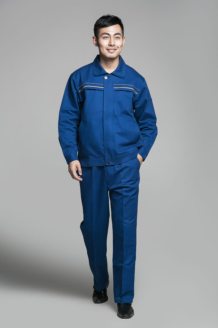 西安苍龙服饰有限公司是一家集服装研发,设计,生产,销售为一体的大型